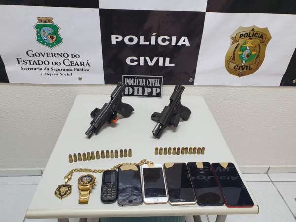 Polícia Civil realiza operação, prende dois homens e apreende duas pistolas em Fortaleza