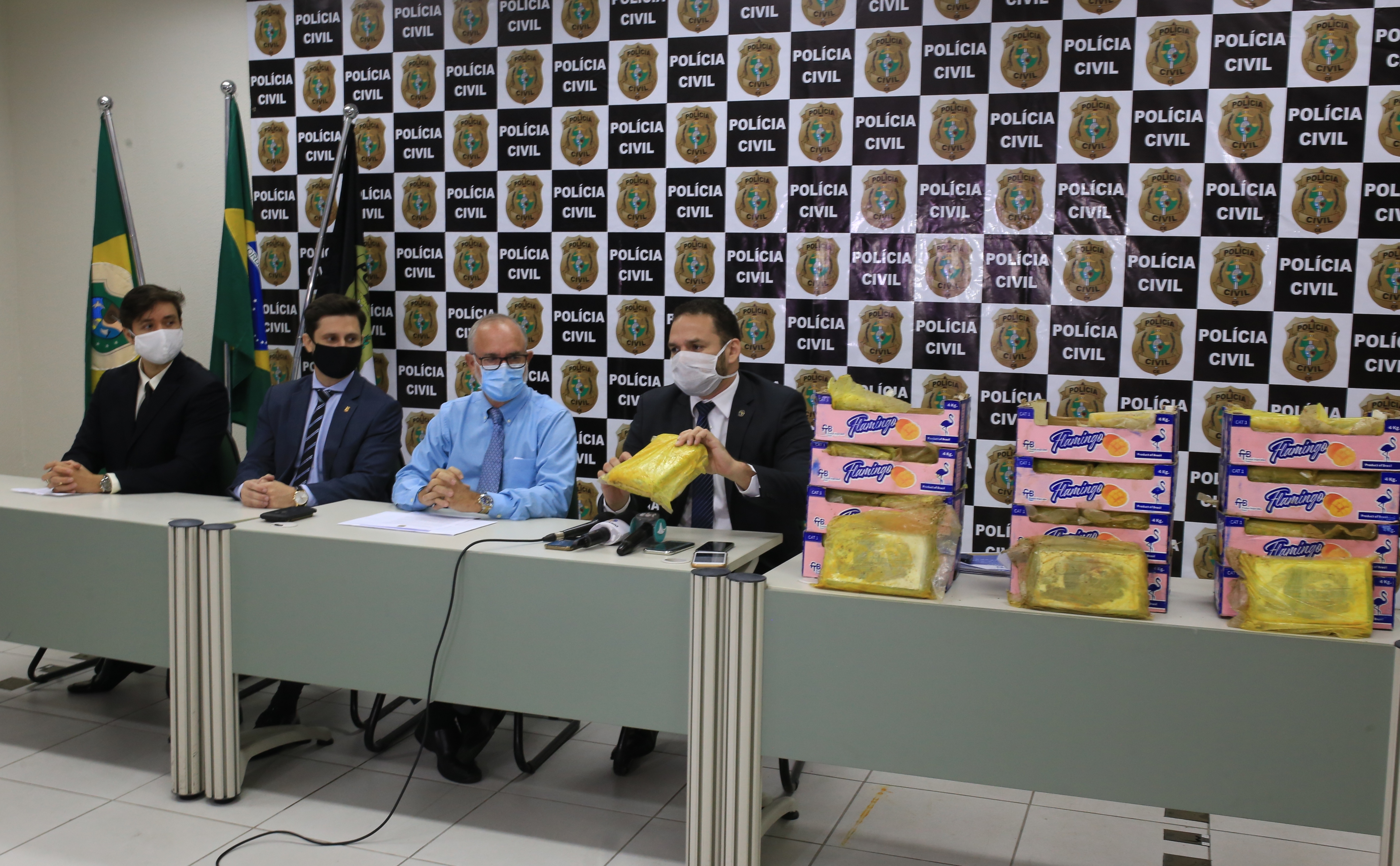 Polícia Civil do Ceará apreende quase 60 kg de cocaína que seguiriam para Europa e prende pernambucano e mineiro na Capital