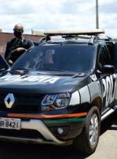 Homem com mandado de prisão em aberto por roubo é preso em loja na Granja Portugal