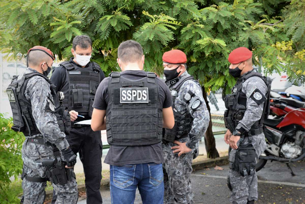 Em Acao Rapida Policias Civil E Militar Capturam Suspeito De Matar Pai E Filho Em Beberibe Policia Civil Em Acao Rapida Policias Civil E Militar Capturam Suspeito De Matar Pai E Filho Em Beberibe Policia Civil