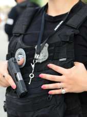 Mulher grávida suspeita de tráfico de drogas é presa em Quixadá
