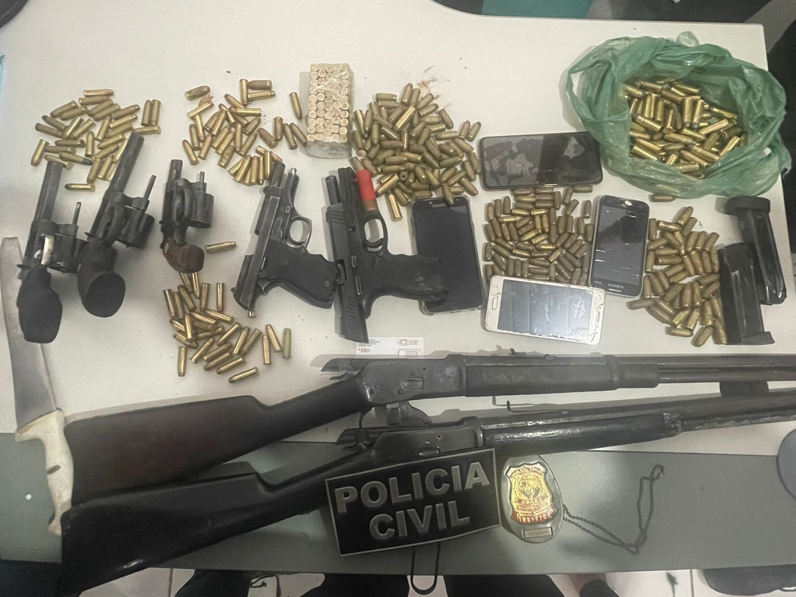 Polícia Civil apreende sete armas e uma granada e captura grupo criminoso na Caucaia