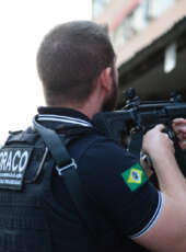 Homem com extensa ficha criminal e chefe de grupo criminoso da RMF é preso pela PCCE