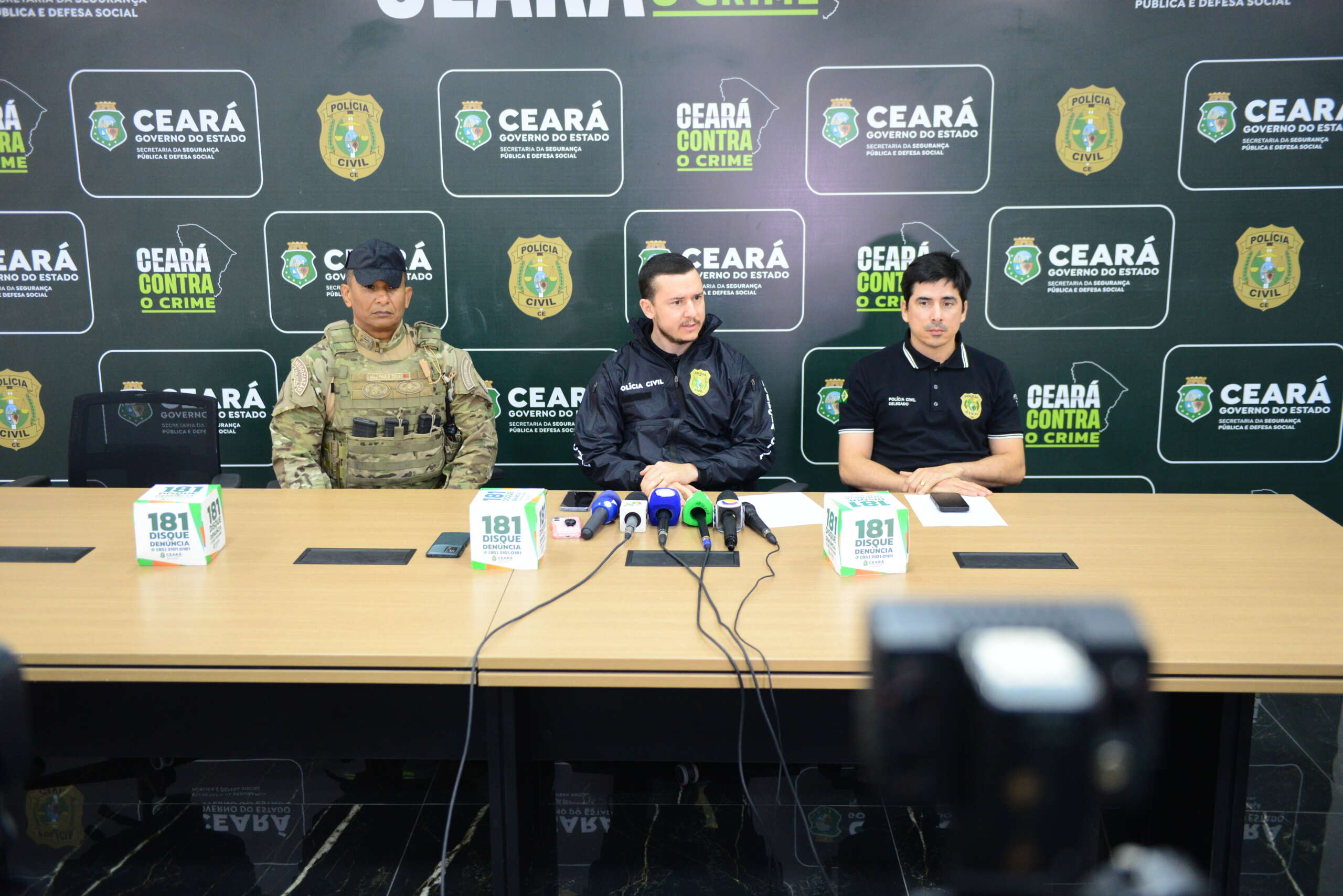 PCCE e PMCE cumprem quatro mandados de prisão e 61 de busca e apreensão contra grupo criminoso atuante na RMF