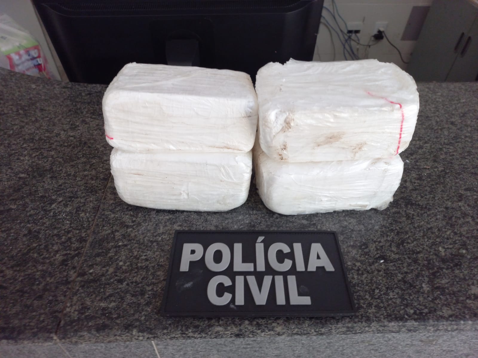 Polícia Civil apreende 4kg de pasta base de cocaína e prende homem em flagrante durante ação em Iguatu